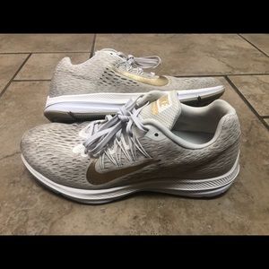 Nike Zoom Winflo 5 Women's Athletic Running Shoes